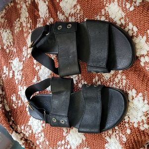 Sorel Torpea flat sandle in black Size 9